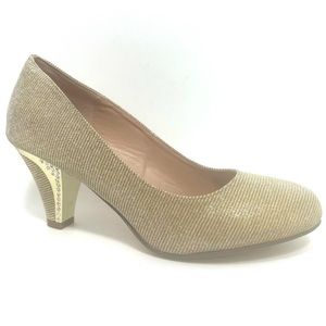 Gold dressy low heel shoes new in box sizes 6.5-10